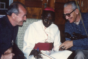 Avec Mgr Jean Baptiste Gahamanyi, premier Évêque ddu diocese de Butare