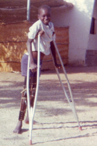 Grand enfant qui marche