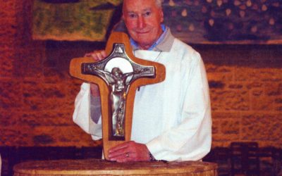Père-Raymond-avec-la-Croix-Mariale